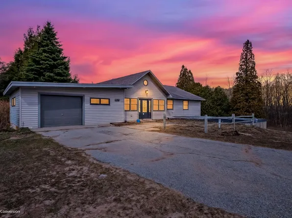 25 N Oceana Dr, Shelby, MI 49455