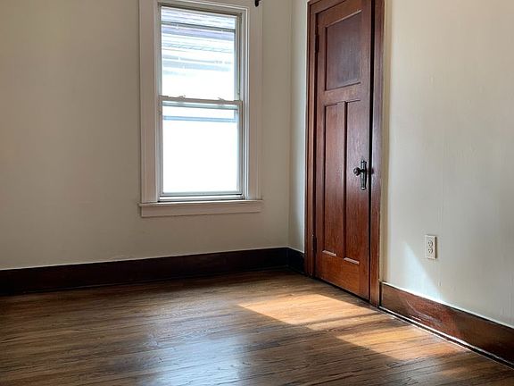 3rd image of 1463 Beaconsfield Ave #2S