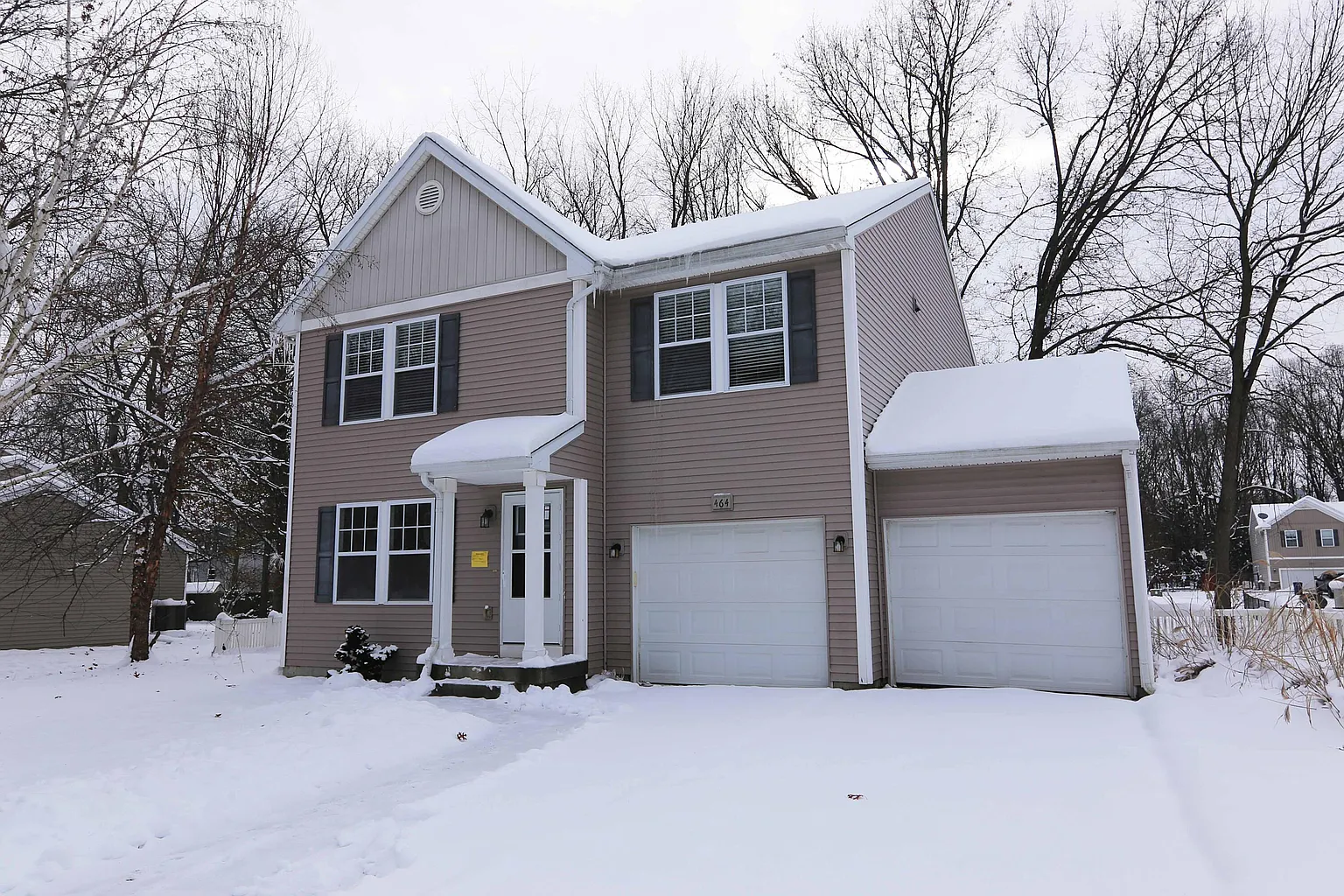 464 Ludington Ave photo 1