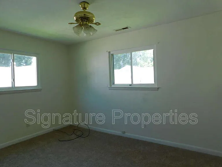 3825 Annie Ln — Photo 11