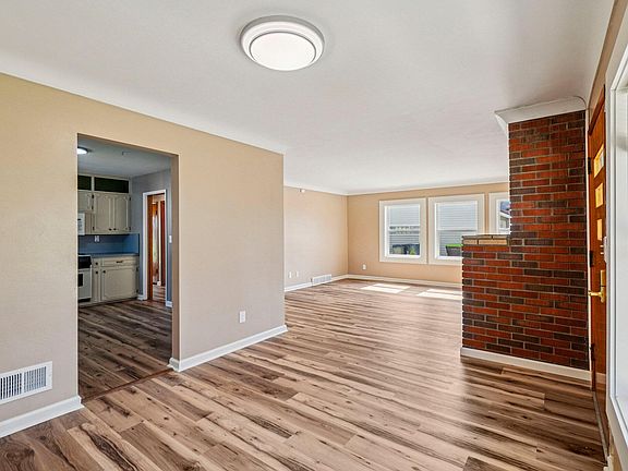 4th image of 682 Budlong St