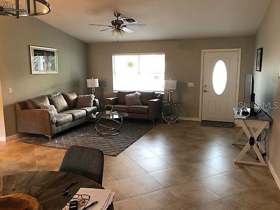 3rd image of 823 Ramos Dr