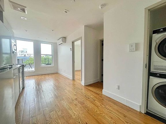 3rd image of 1062 Putnam Ave #8