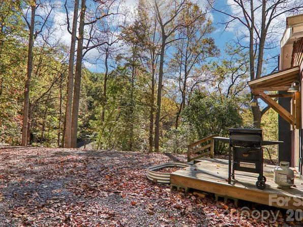 32 Viola Ln, Swannanoa, NC 28778