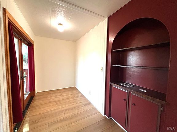 4th image of 660 Leslie Street #75