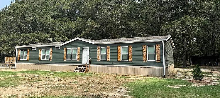 1st image of 24 Candi Cane Ln