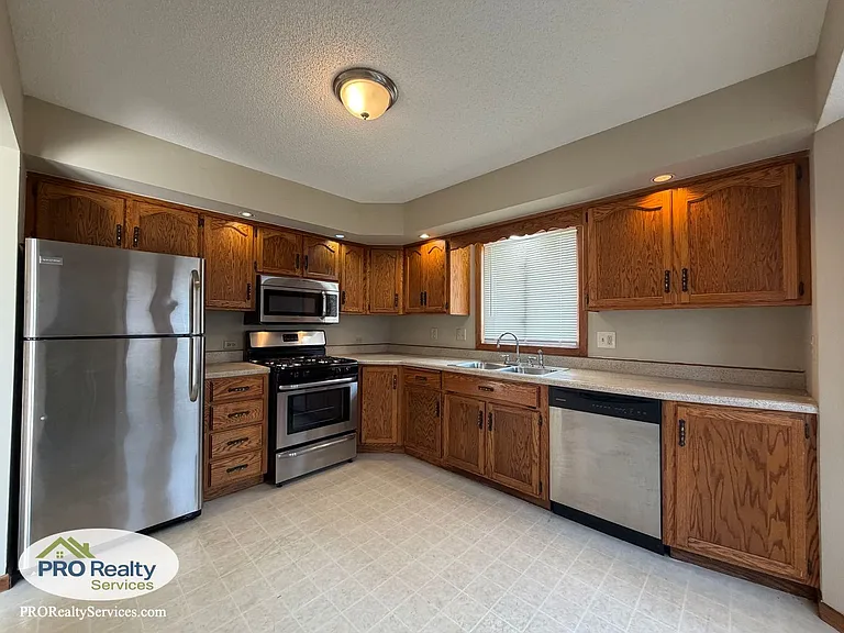 5642 Royal Oaks Dr — Photo 5
