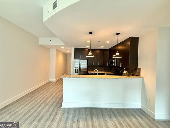 5th image of 1080 Peachtree St NE Unit 605