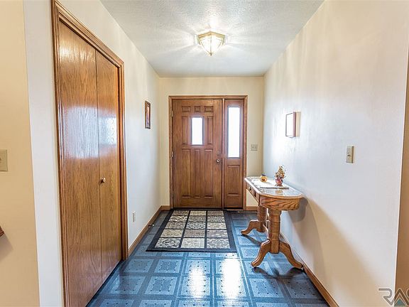 3rd image of 516 E 58th St