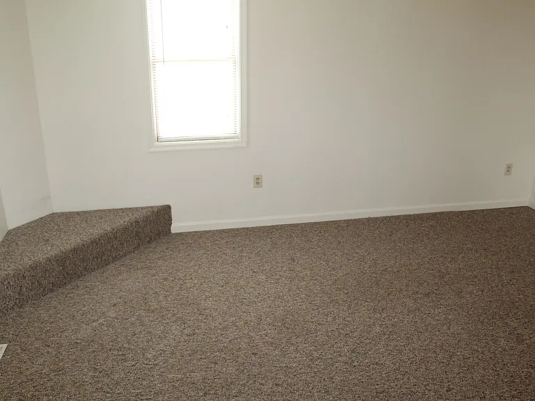 16093 Mellinger Ln — Photo 4