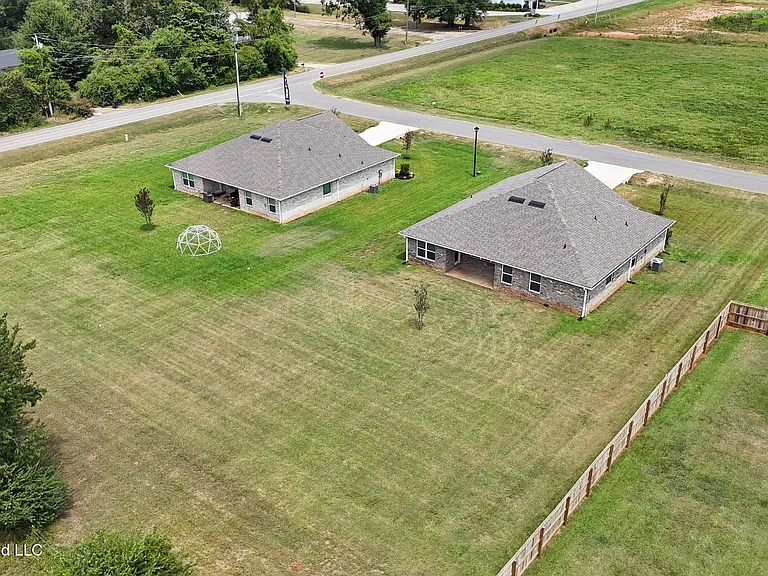 107 Mill Ct — Photo 31
