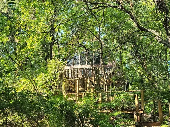 3605 Oak Creek Cir, Dallas, TX 75227
