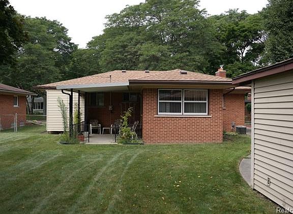 3rd image of 14920 Ellen Dr