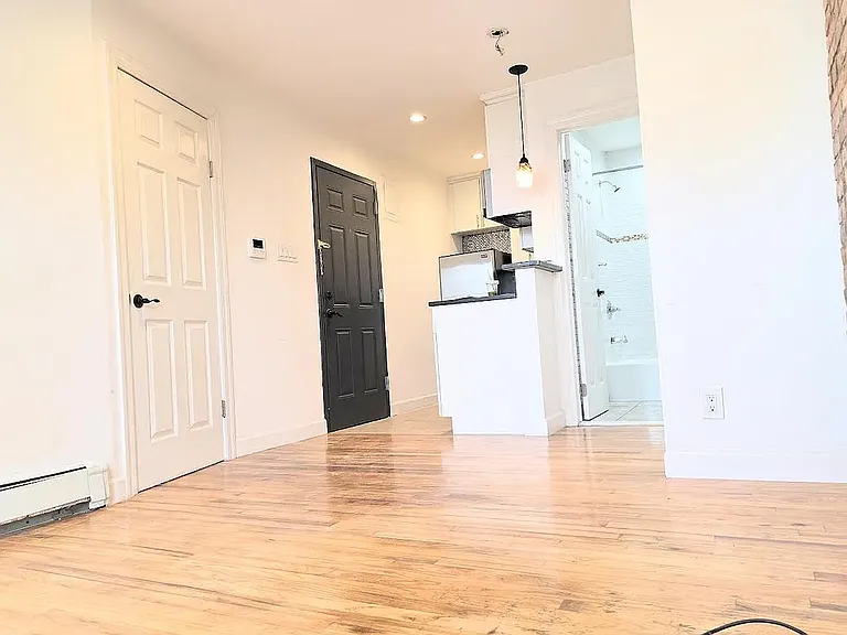 147 Columbia St #A — Photo 3