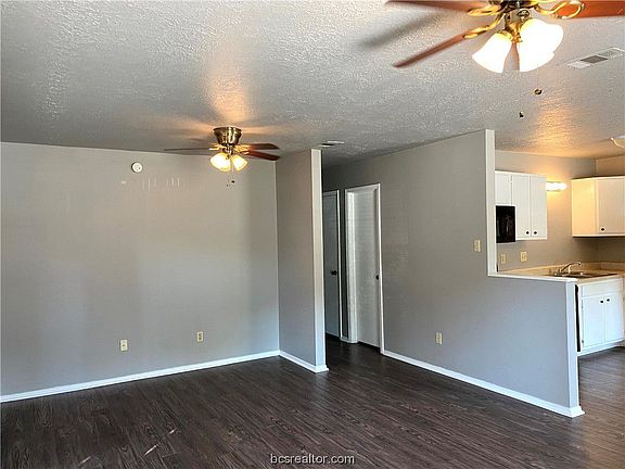 3rd image of 3326 Bluestem Cir
