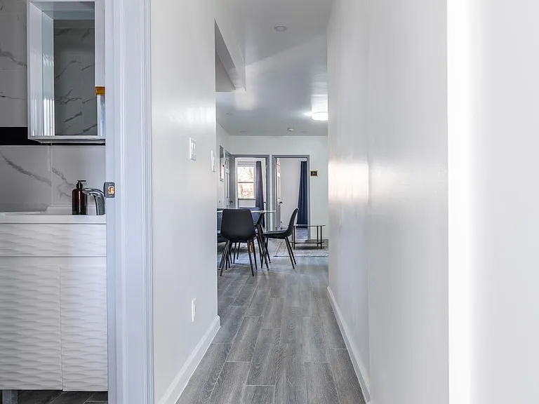 2572 Steinway St #C — Photo 7