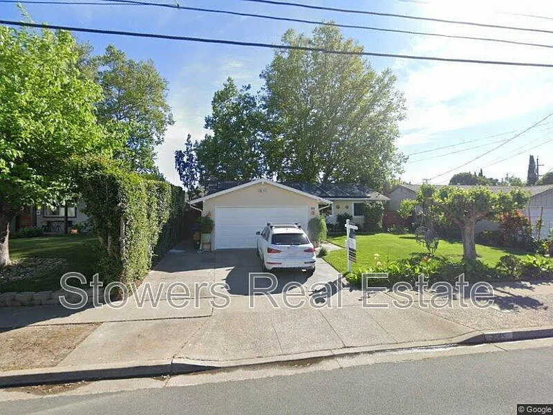 3585 Esperanza Dr