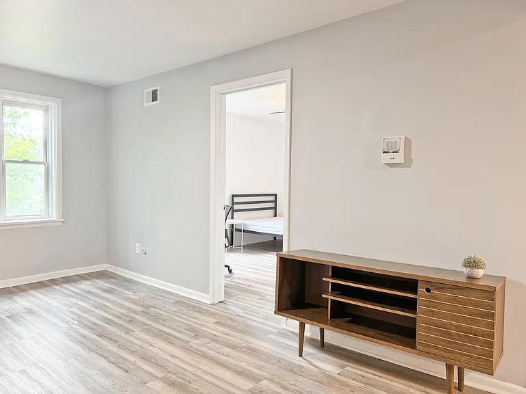 5735 Hobart St #1 — Photo 9