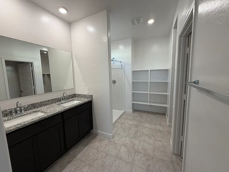 2702 W Shepperd Ave — Photo 17