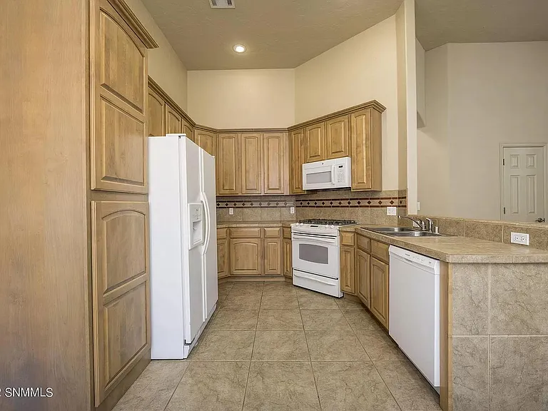 1892 N Sonoma Ranch Blvd — Photo 15