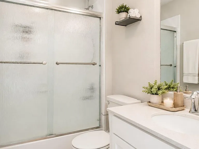 4411 Woodridge Dr — Photo 15