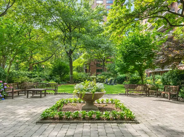 400 Central Park West 2CD image 4 of 4