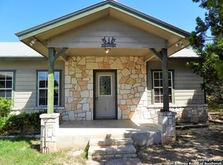 542 Lakewood Dr, Lakehills, TX 78063