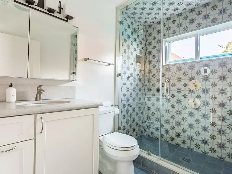 611 E Flower Ave — Photo 16