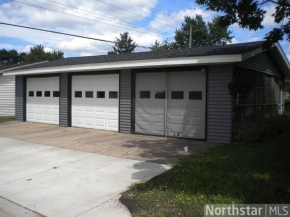 2nd image of 944 15th St W