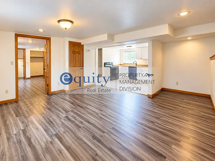1272 E Crandall Ave #B