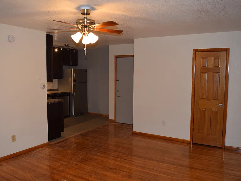 319 SE 8th St #201 — Photo 4