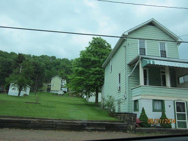 2nd image of 304 1/2 2nd St