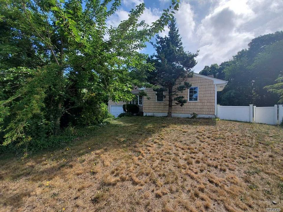 2nd image of 27 Bear St