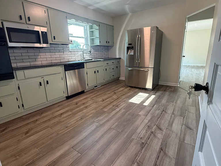 1565 S 600 W — Photo 3
