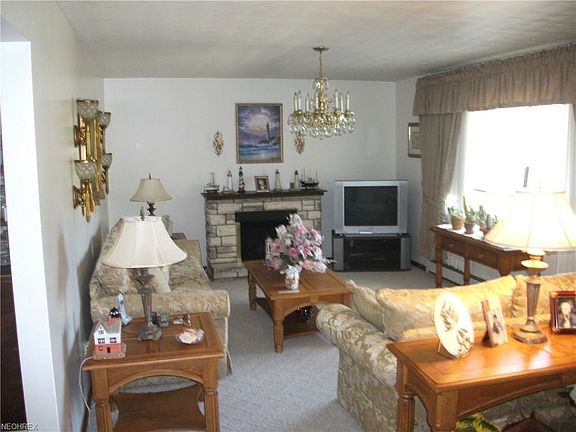 4th image of 589 Fairlane Dr