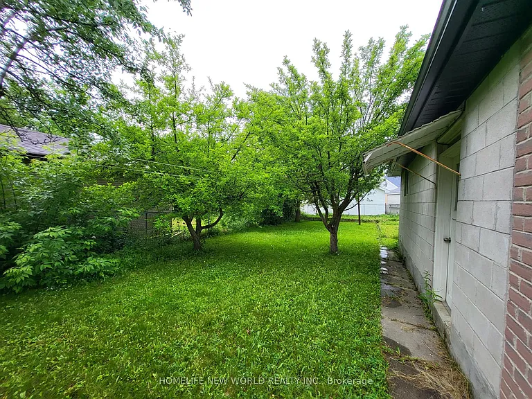 118 Cartier Cres #UPPER — Photo 20