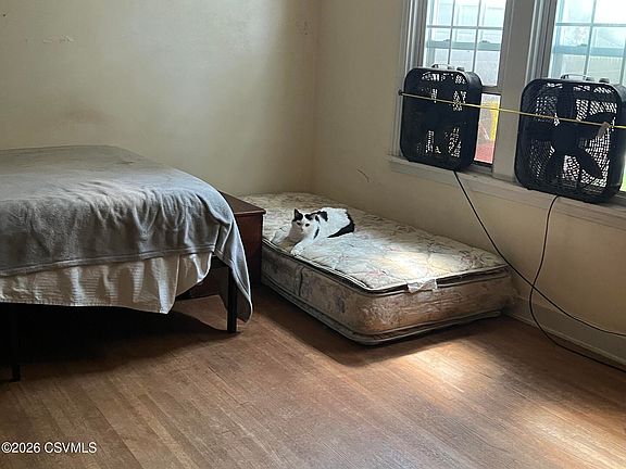 2nd image of 1527 W Market St
