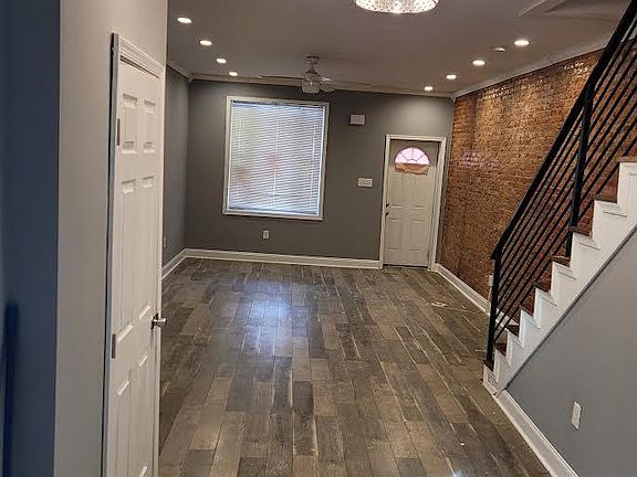 2nd image of 4329 Aspen St