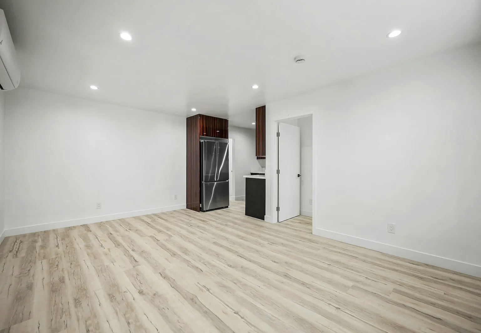 111 Normandie Avenue, Unit 9 — Photo 4