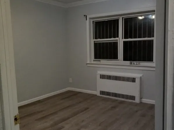 704 N Railroad Ave Floor 1, Staten Island, NY 10304