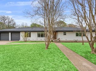 9118 Red Oak Dr, Woodway, TX 76712