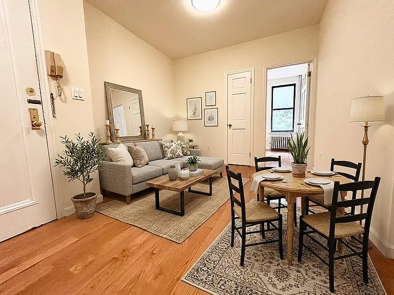206 E 10th St #2L — Photo 6