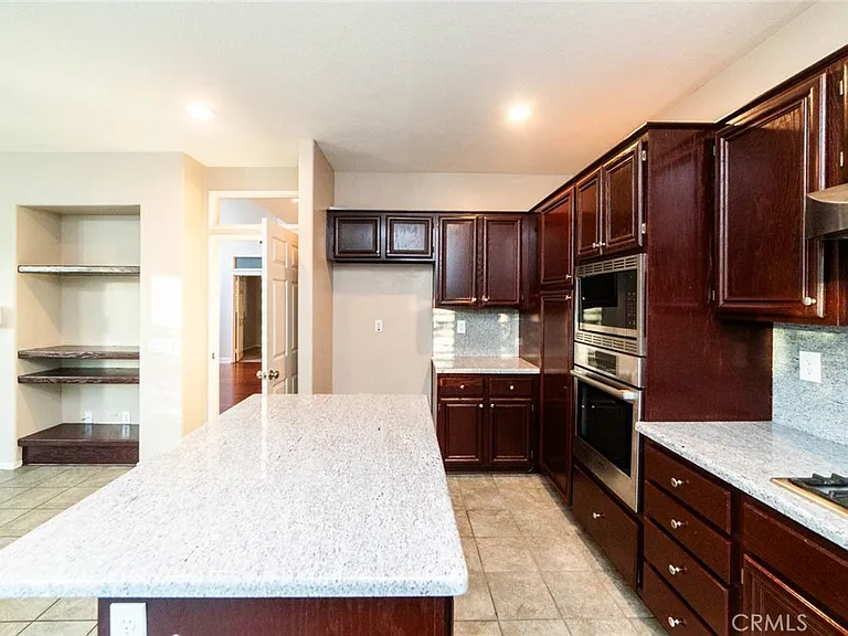 27 Larkmead — Photo 4