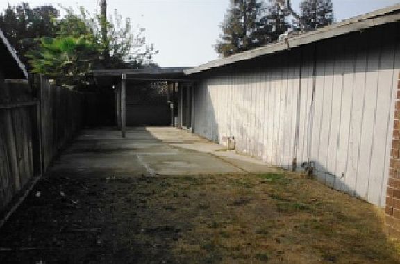4th image of 2039 S Akers St
