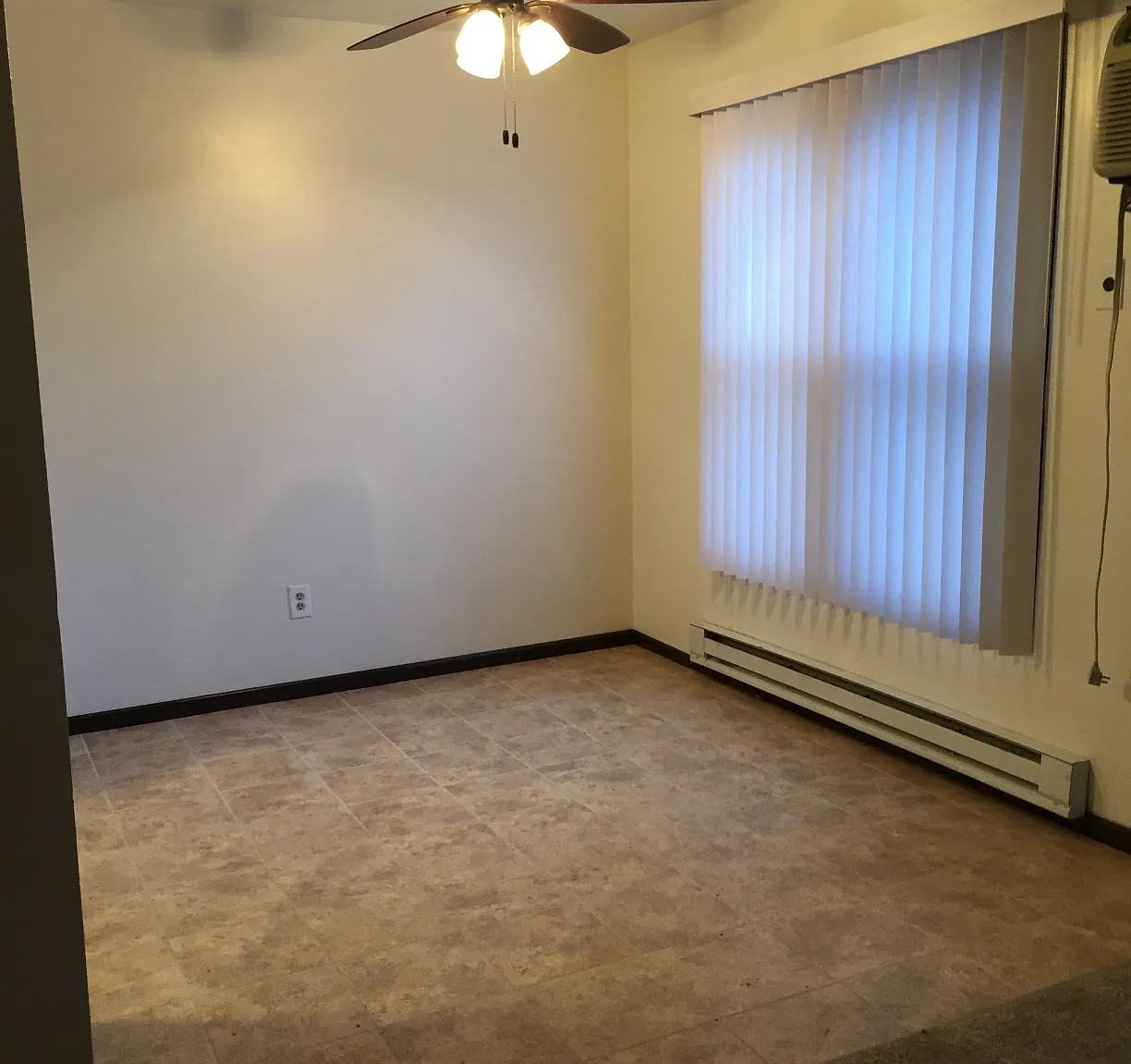 Centennial Ct 4327-4329 - 29-04 — Photo 2