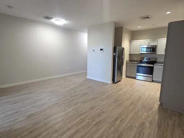 127 Guild St #302, Norwood, MA 02062