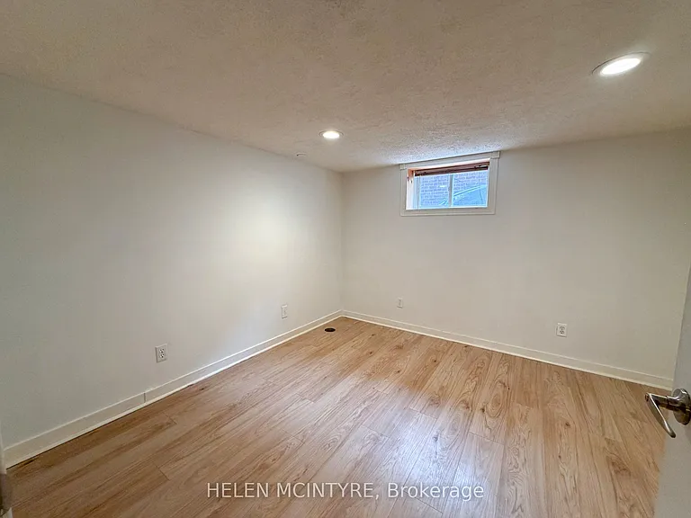 34 Dunning Cres — Photo 9