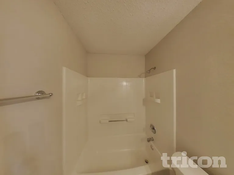 100 Adams Dr — Photo 14