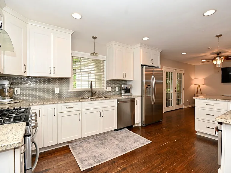 2260 Pinecliff Dr NE — Photo 1