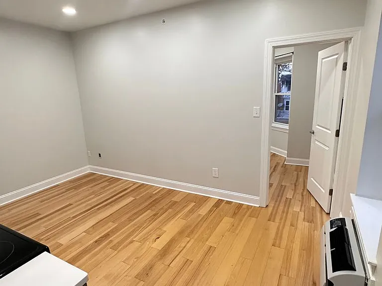 5020 Walnut St #3F — Photo 2